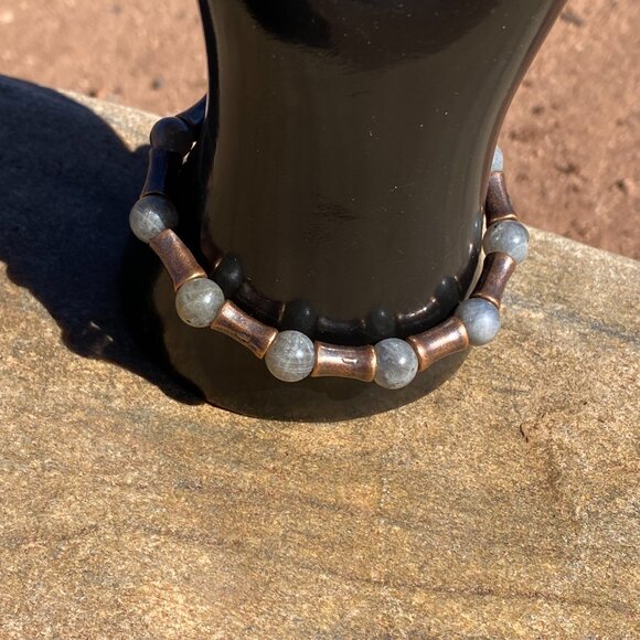 Wanderer and Gatherer - Labradorite and Metal bracelet - Picture 7 of 10